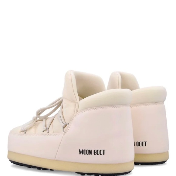 Boots - Picture 4 of 8